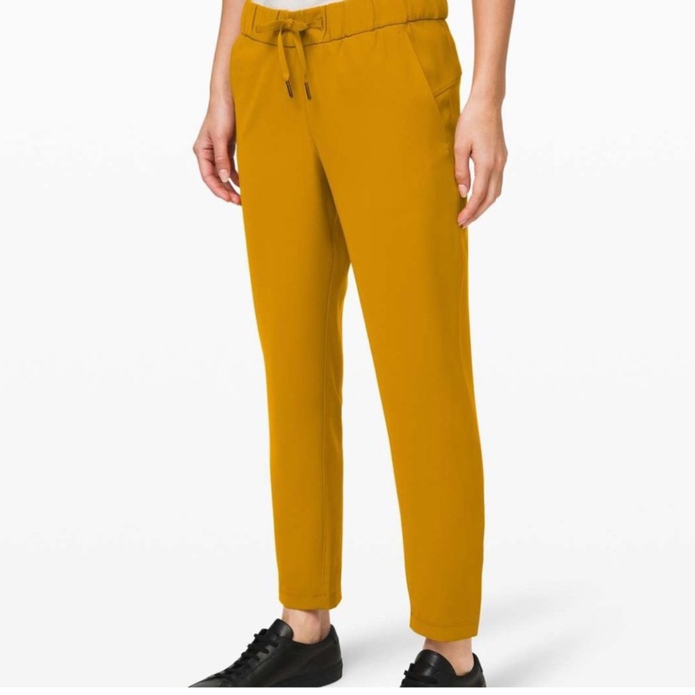 Lululemon On the Fly size 10